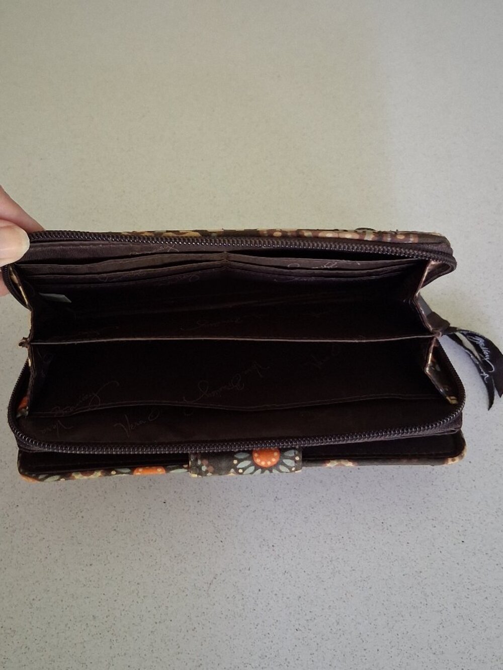 Vera Bradley Turn-lock & Zip-Around Wallet in Canyon "Retired" Pattern - Picture 7 of 13